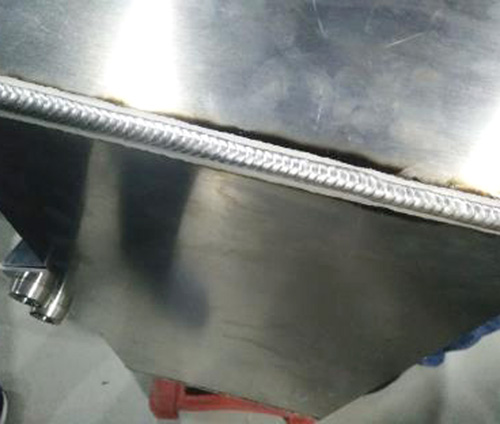 铝水箱封边焊接快猫视频在线观看